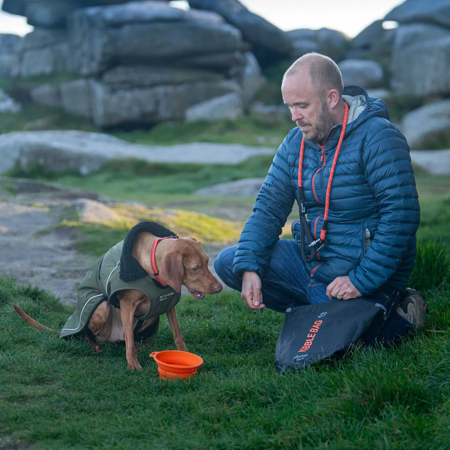 Mountain Paws Kibble Bag sacca cibo cane con ciotola